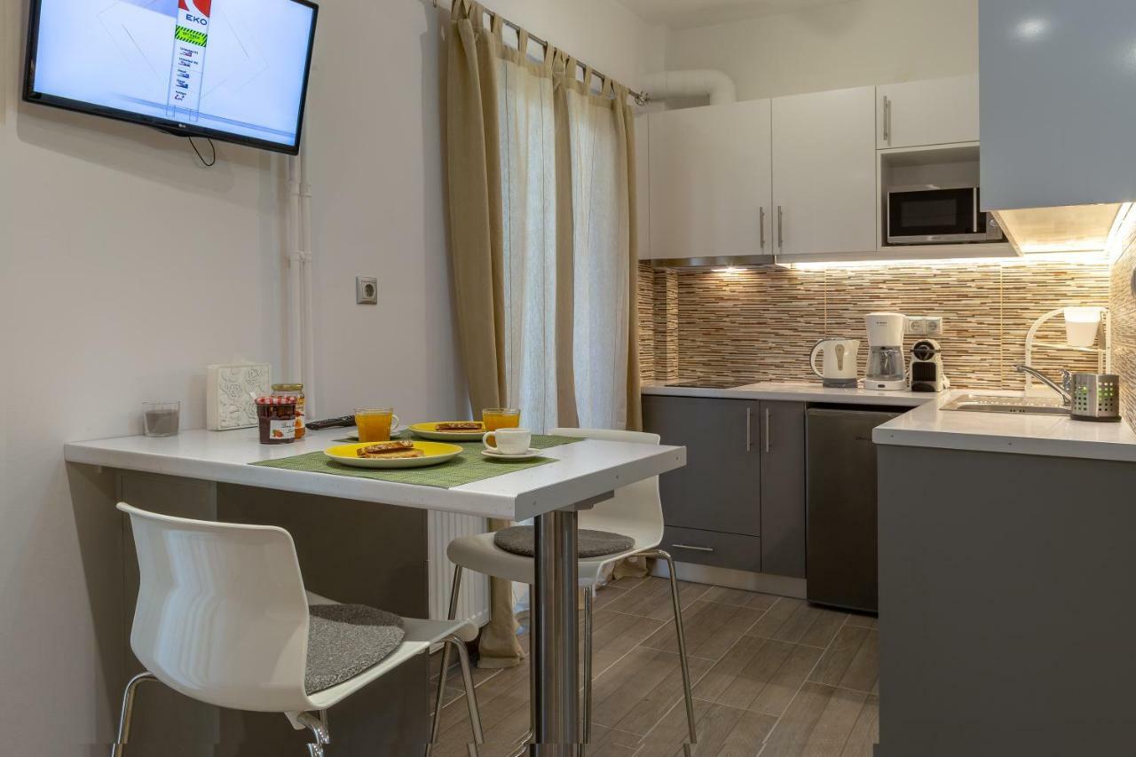 דירות אתונה Gazi Square Luxury Studio מראה חיצוני תמונה